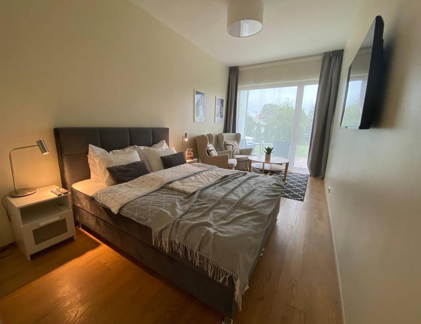 Lovely Aisa | 2 Terraces