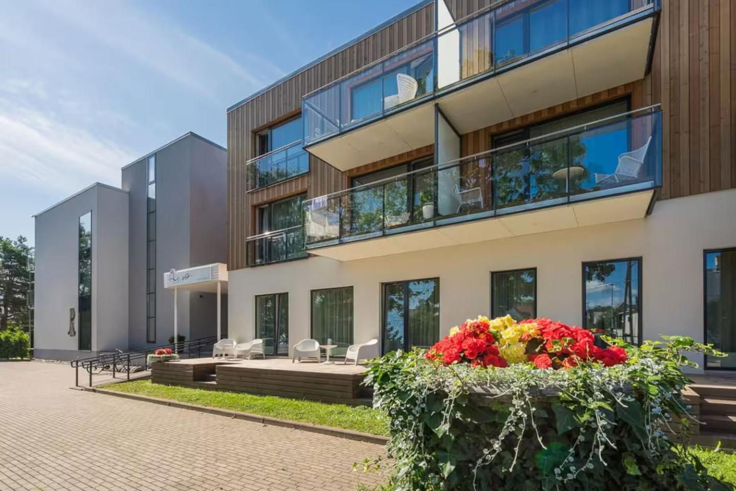 Lovely Aisa | 2 Terraces *